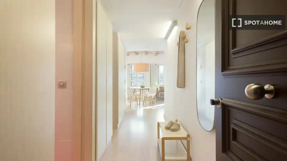 Flat with terrace to rent in Ciutat Vella, imagen 3