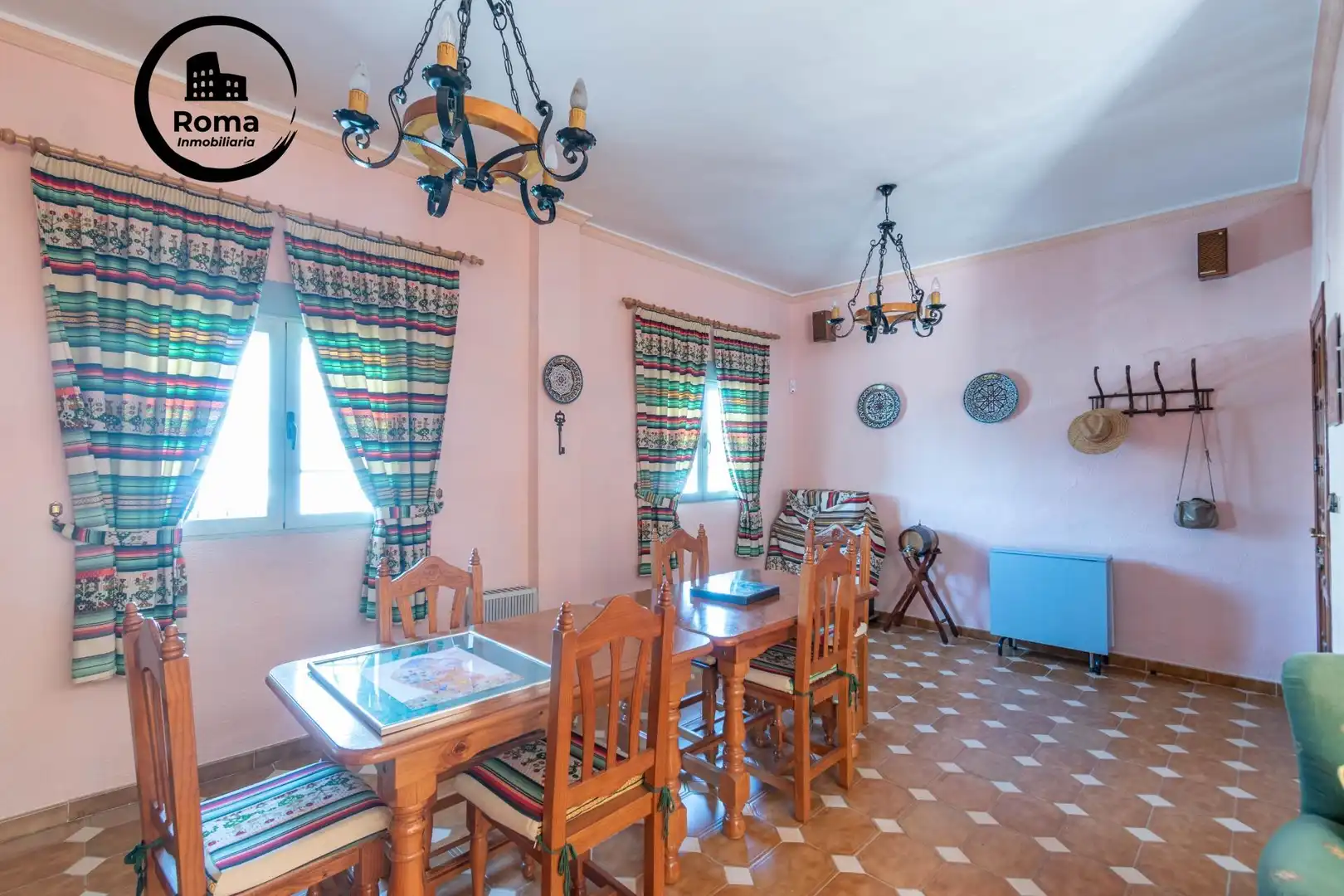 Casa aparellada amb terrassa en venda a Jun, imagen 53