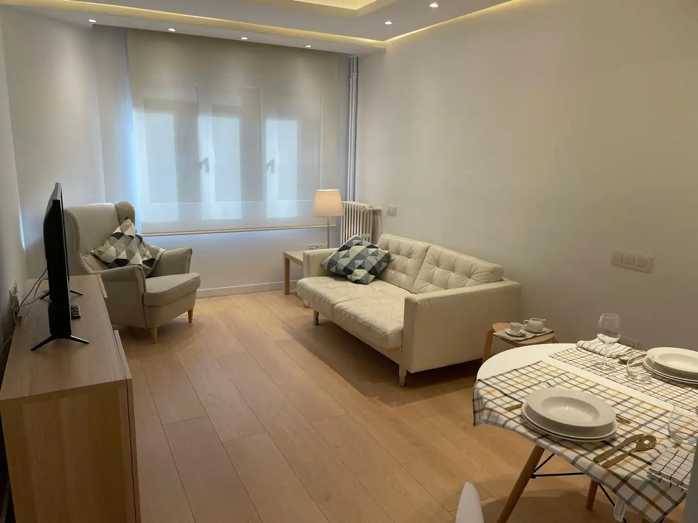 Living room of Flat for rent in  Barcelona Capital  with Air Conditioner, Parquet flooring and Furnished