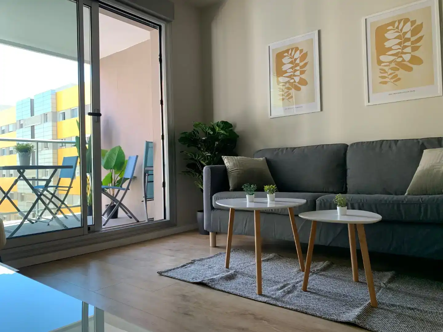 Living room of Flat for rent in Las Palmas de Gran Canaria  with Parquet flooring, Swimming Pool and Furnished