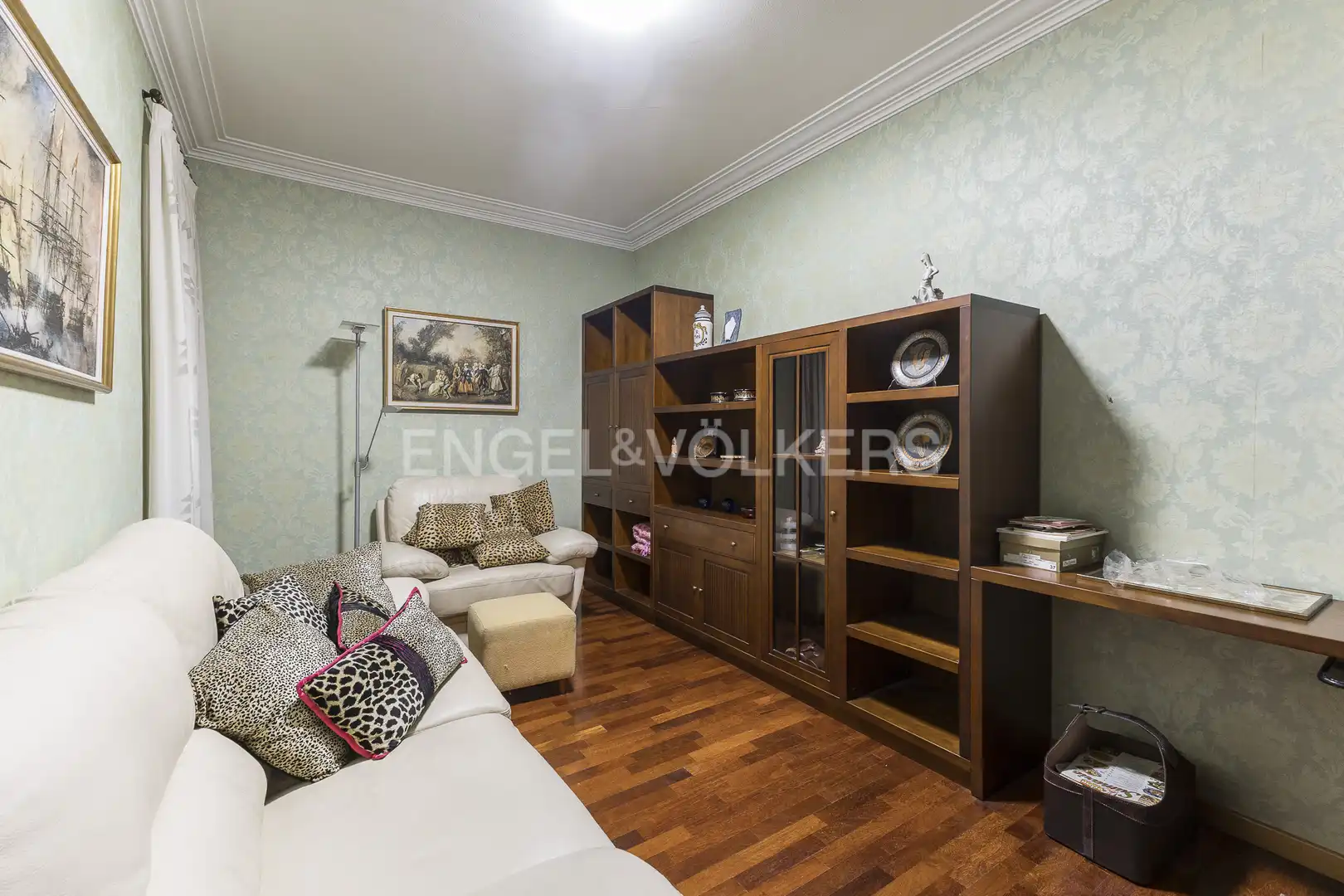 Living room of Flat for sale in Barcelona  with Heating, Parquet flooring and Furnished