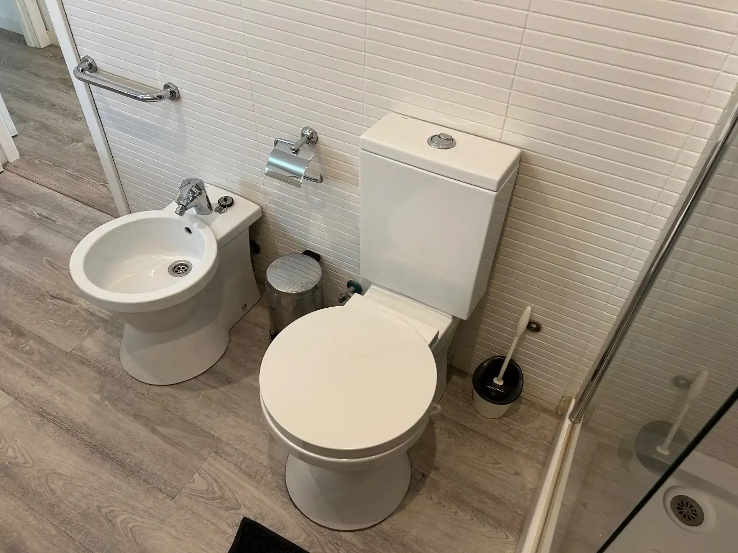 Baño de Piso de alquiler en Alhendín con Aire acondicionado, Calefacción y Jardín privado