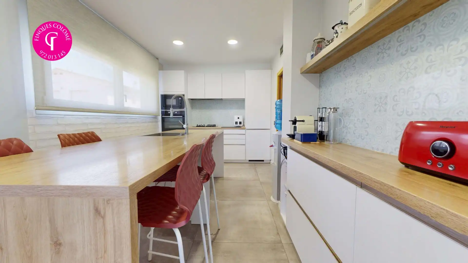 Kitchen of Houses for sale in Quart  with Air Conditioner, Heating and Terrace