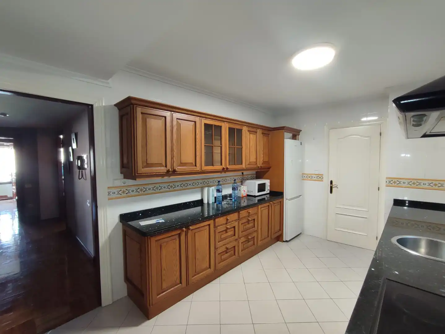 Cocina de Piso de alquiler en Gijón  con Calefacción, Parquet y Amueblado