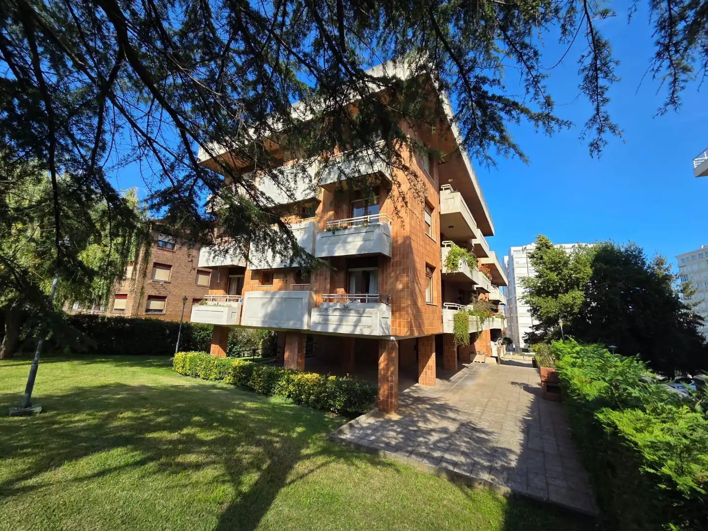 Vista exterior de Dúplex en venda en Santander amb Calefacció, Jardí privat i Terrassa