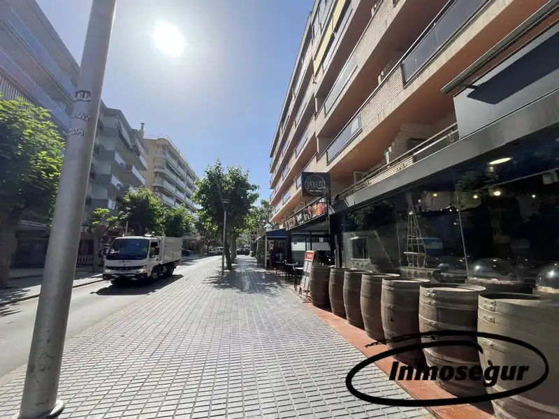 Business premises for sale in Carrer de Barbastre, imagen 3