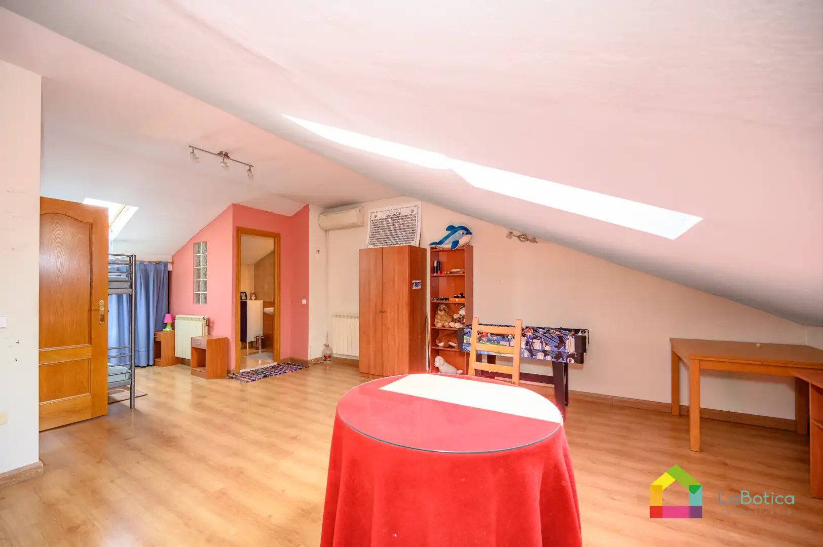Detached homes for sale in Esquivias  with Air Conditioner, Heating and Balcony