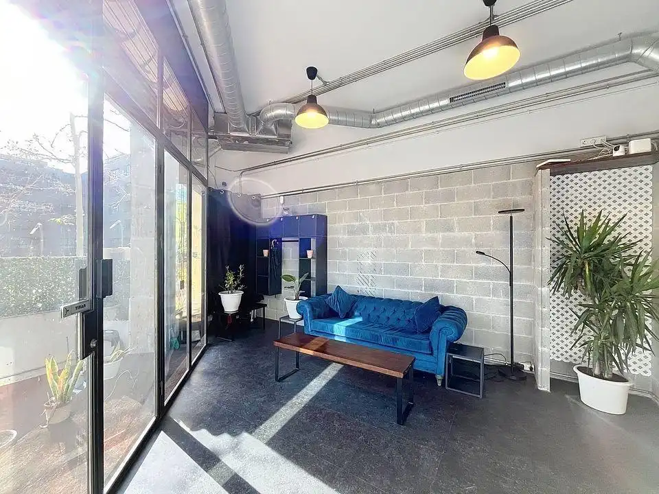 Wohnzimmer von Geschaftsraum zum Verkauf in Barcelona mit Terrasse und Möbliert