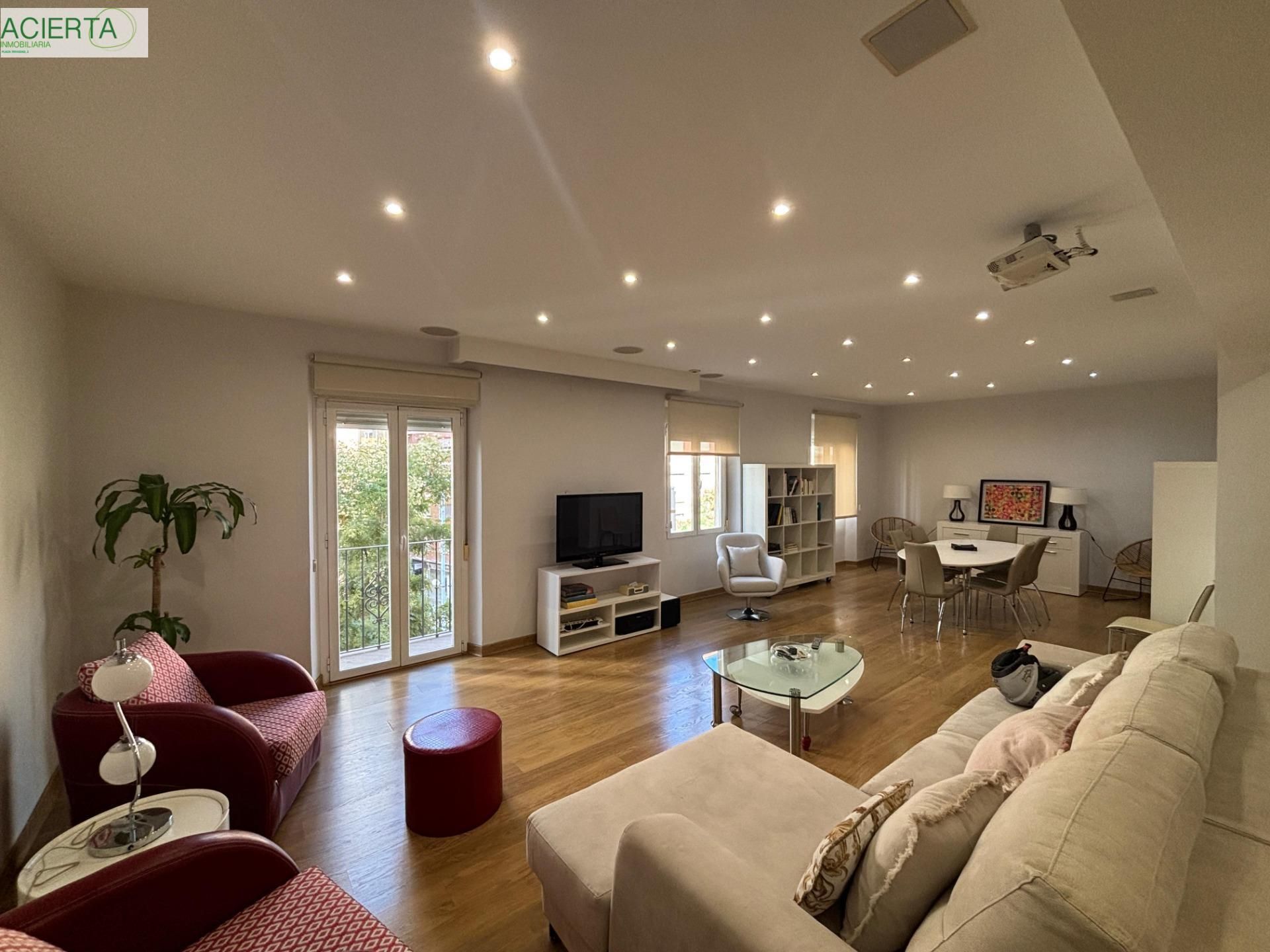 Living room of Flat to rent in  Granada Capital  with Air Conditioner, Heating and Balcony