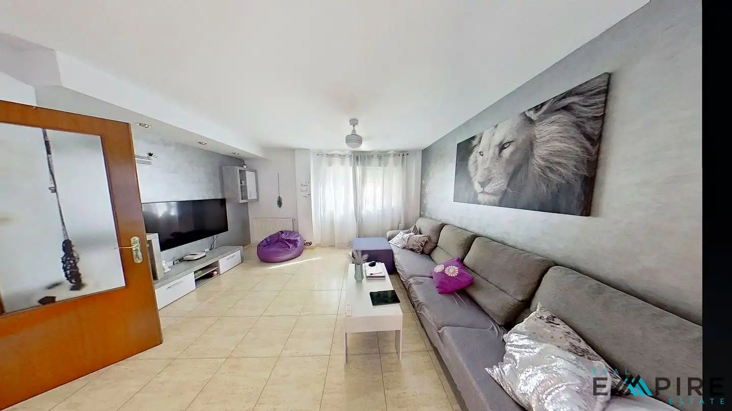 Casa aparellada amb piscina en venda a Avenida Acacias, imagen 3