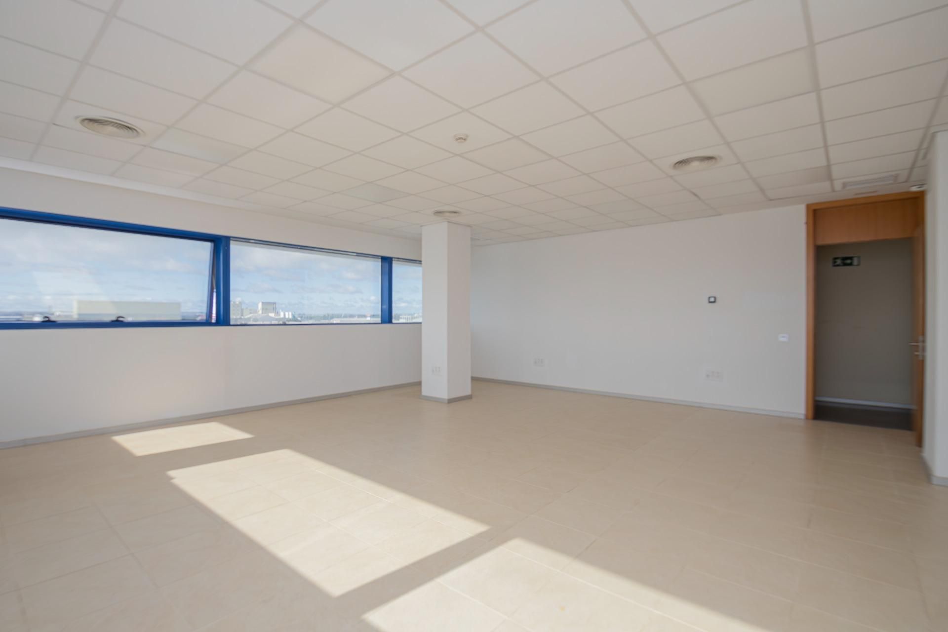 Office for sale in  Sevilla Capital  with Air Conditioner and Heating