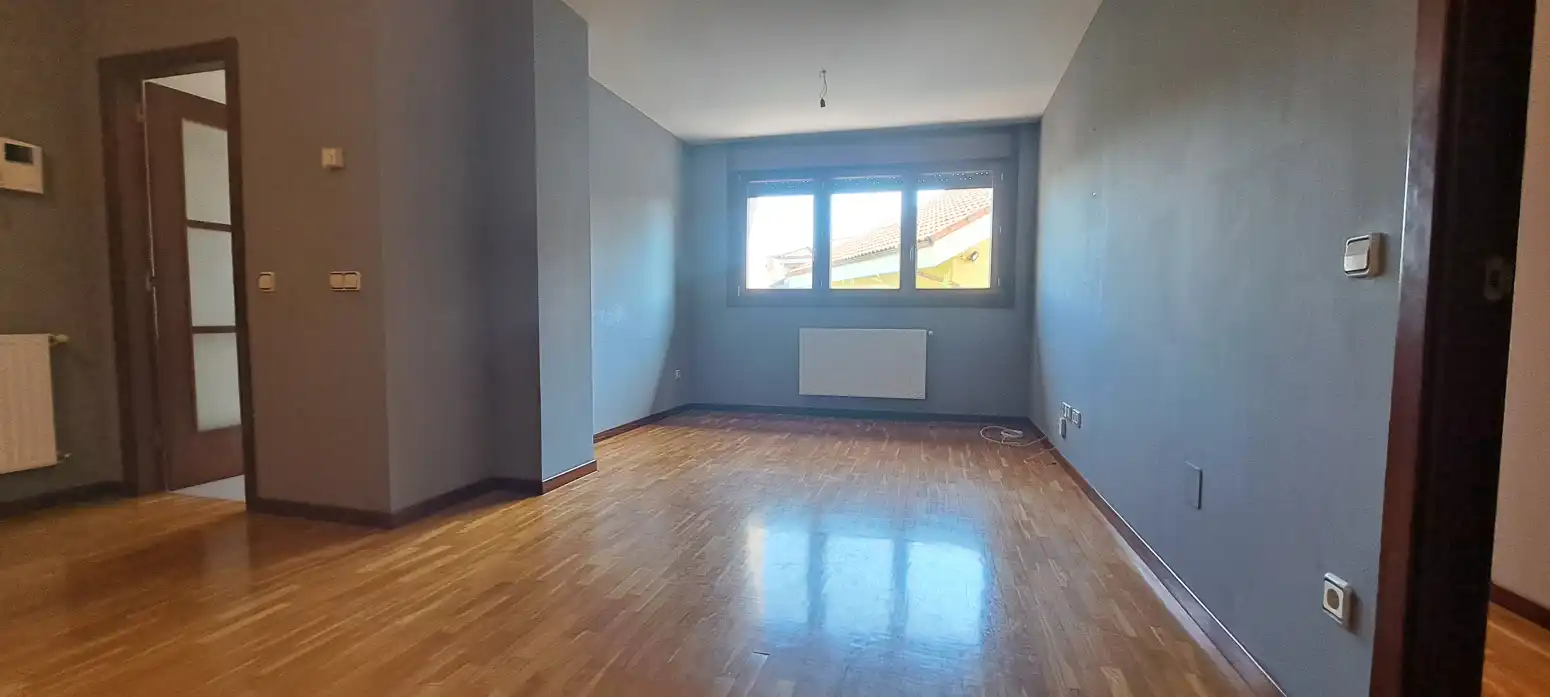 Dormitori de Pis en venda en Gijón  amb Calefacció i Parquet