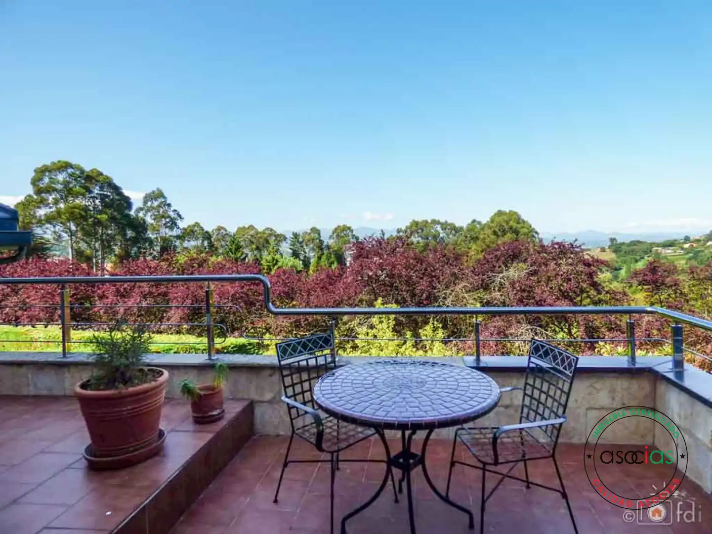 Terrassa de Casa o xalet en venda en Oviedo  amb Calefacció, Jardí privat i Parquet