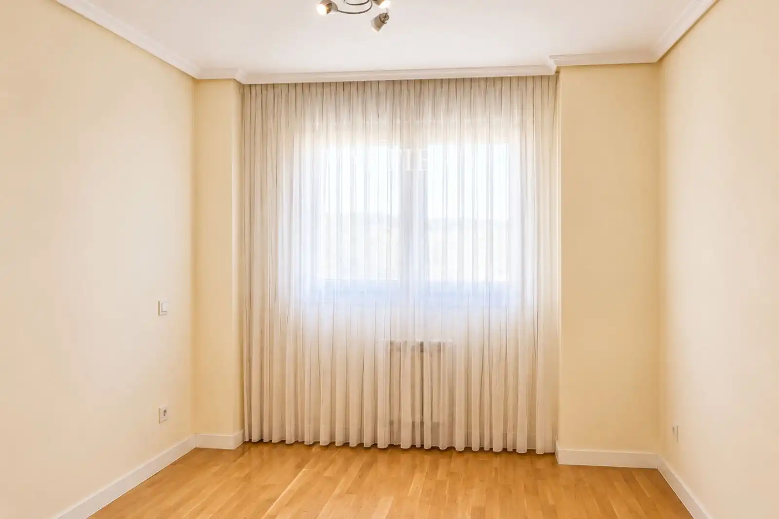 Habitación de Piso de alquiler en Madrid con Aire acondicionado, Piscina y Piscina comunitaria