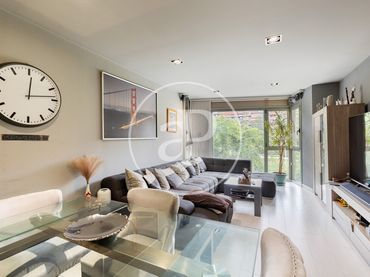 Flat with pool for sale in Carrer de Guatemala