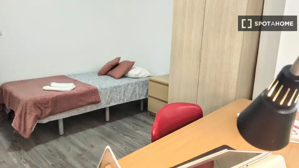 Bedroom of Flat for rent in Burjassot  with Air Conditioner, Heating and Furnished