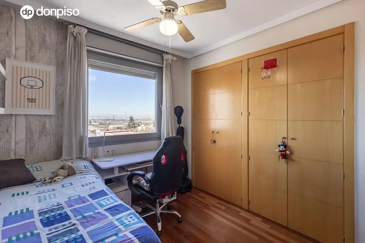 Bedroom of Flat for sale in Granada  with Air Conditioner and Heating