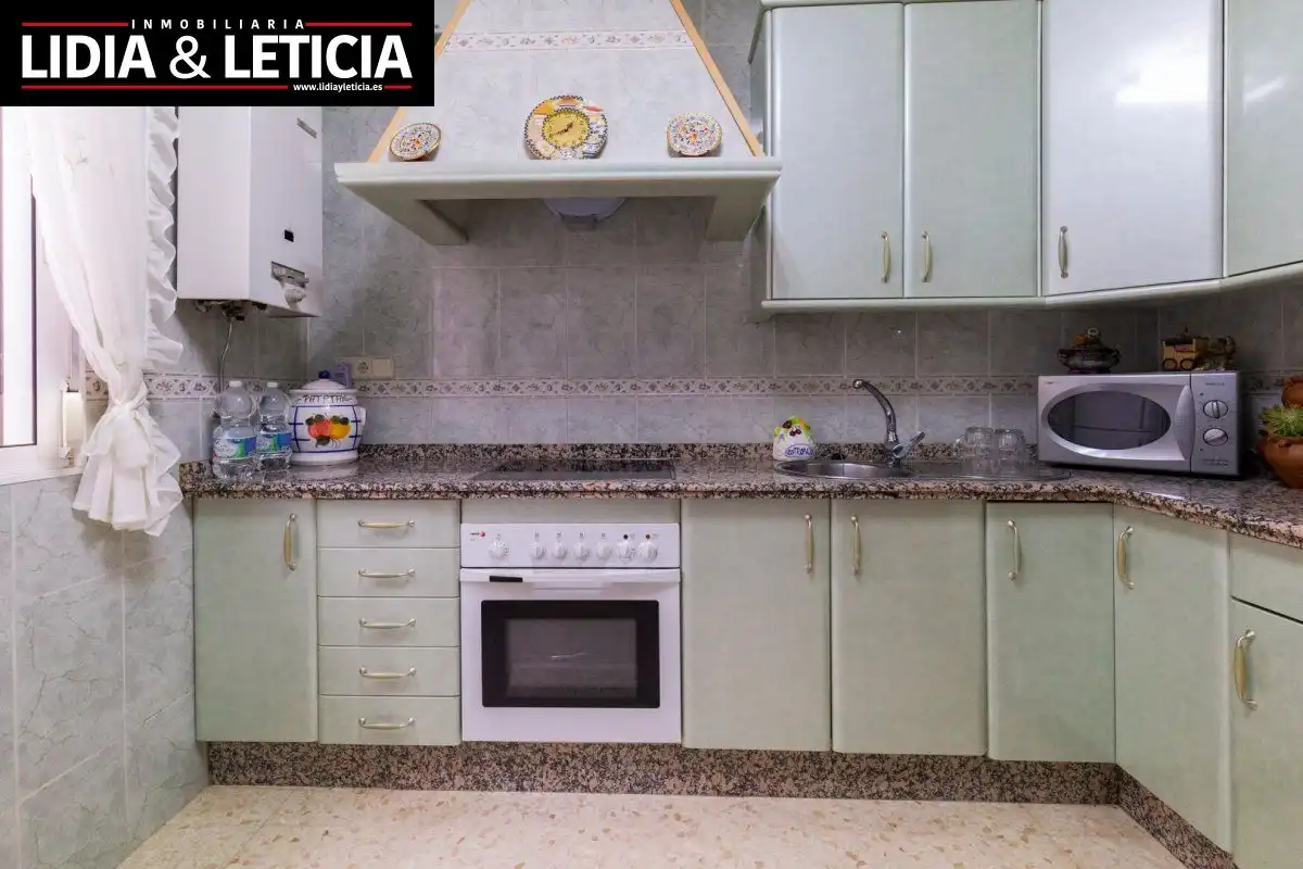 Cocina de Casa o chalet en venta en Alcalá de Guadaira con Aire acondicionado, Calefacción y Jardín privado