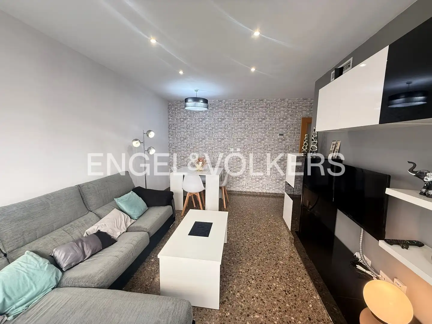 Living room of Flat for rent in Paiporta  with Air Conditioner and Heating
