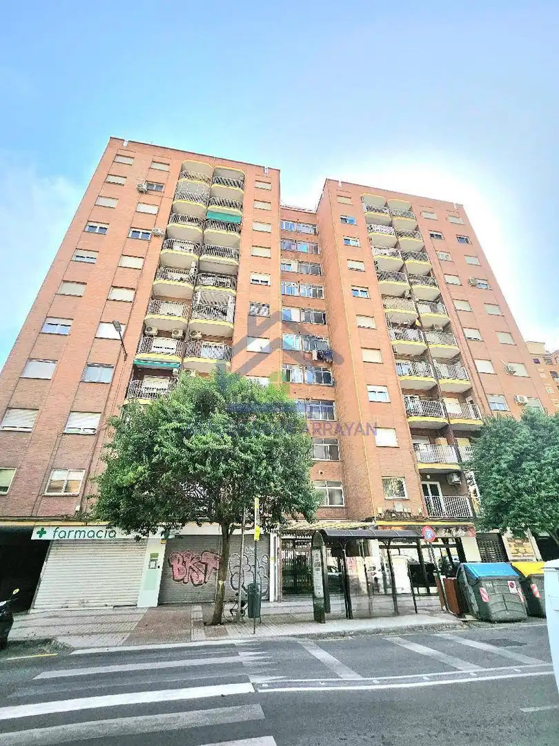 Pis amb terrassa en venda a Genil
