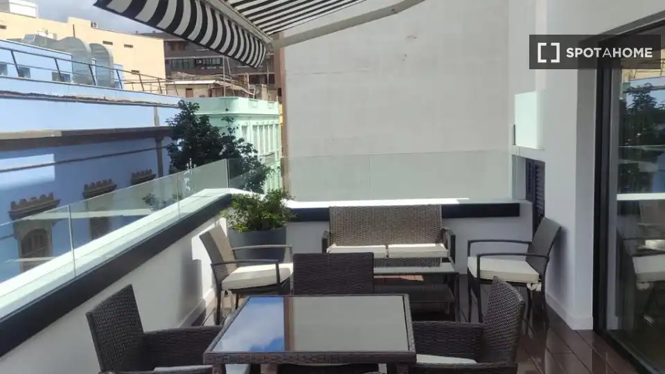 Terrassa de Apartament per a compartir en Las Palmas de Gran Canaria amb Aire condicionat, Terrassa i Moblat