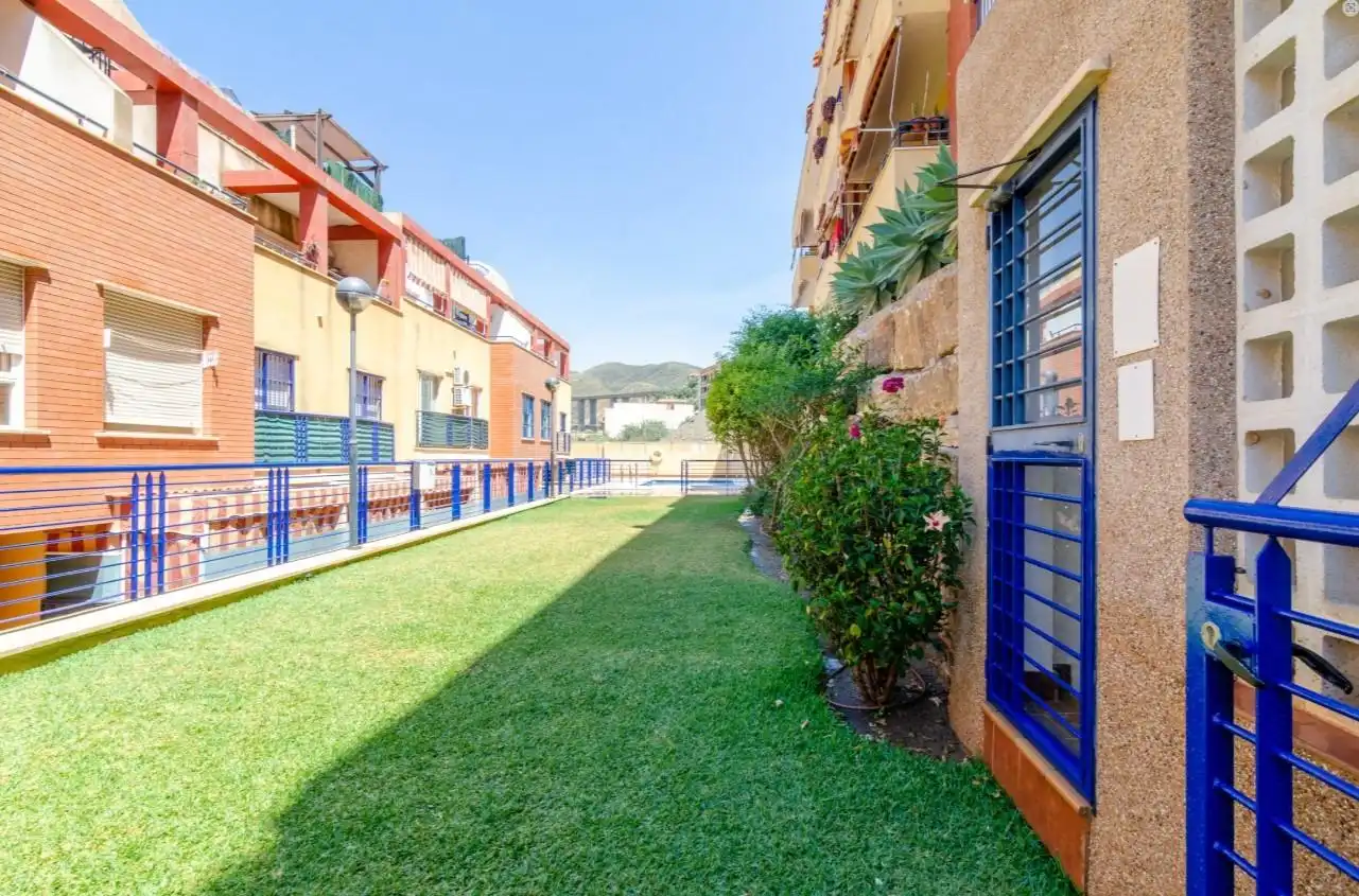 Vista exterior de Ático de alquiler en Rincón de la Victoria con Aire acondicionado, Calefacción y Jardín privado