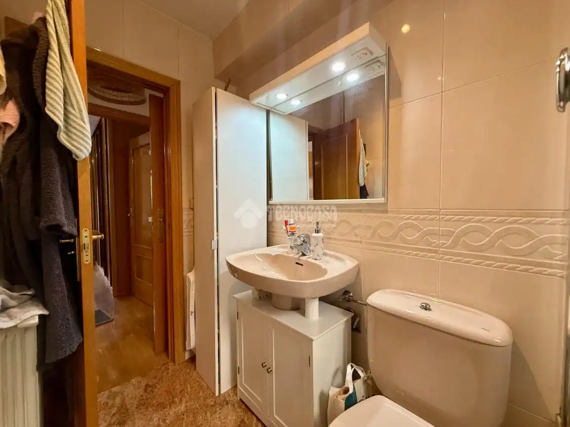 Badezimmer von Wohnung zum Verkauf in Madrid mit Klimaanlage, Heizung und Parkett