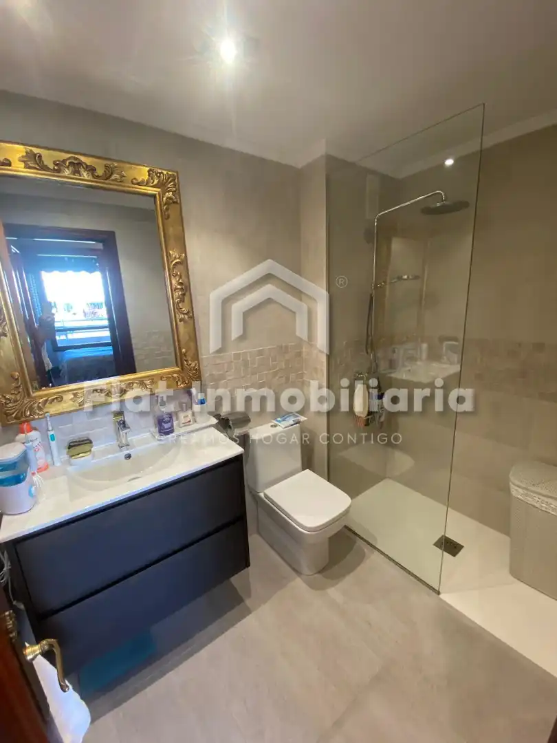 Baño de Piso en venta en Castro-Urdiales con Calefacción, Parquet y Terraza