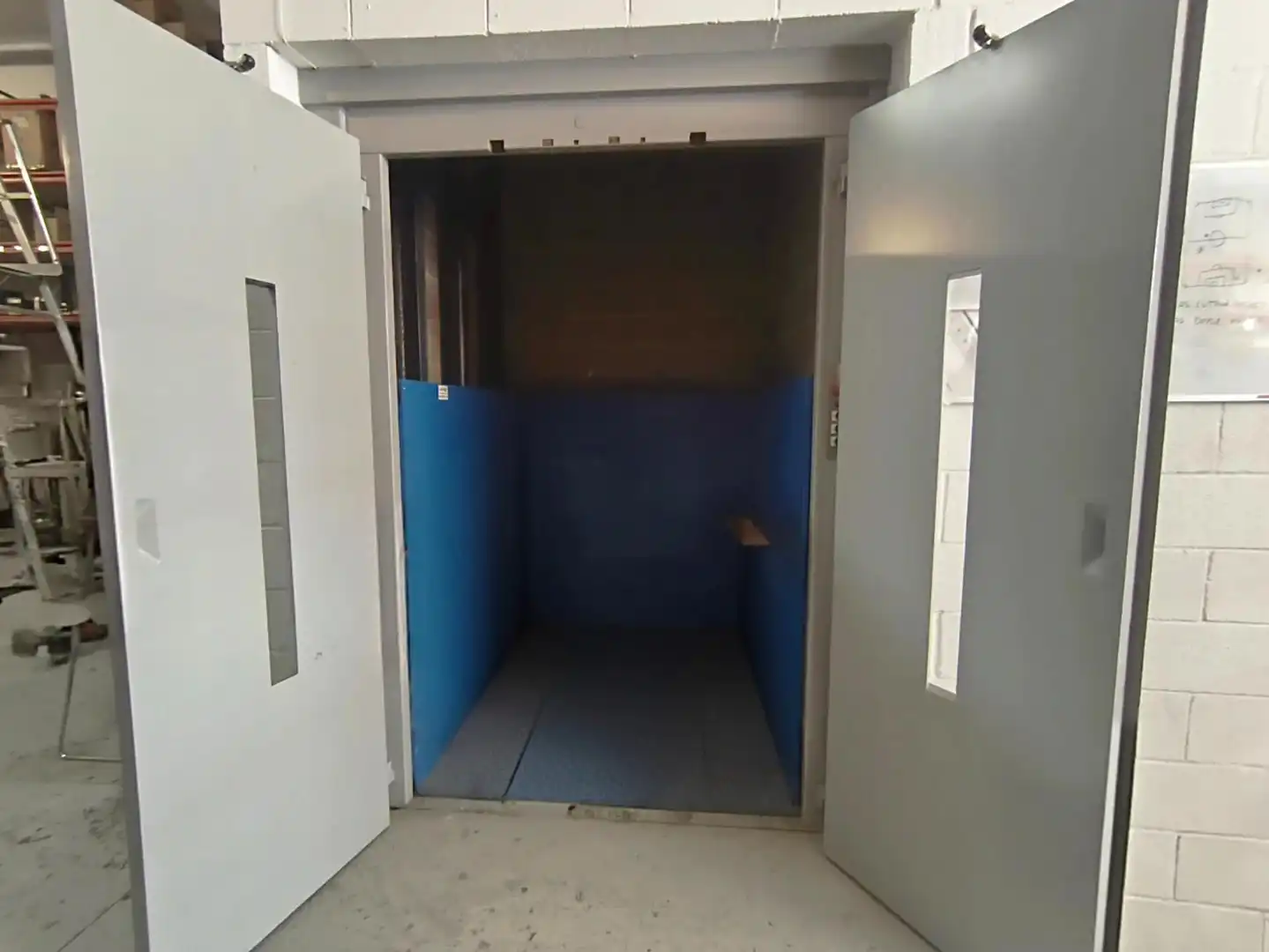 Nau industrial en venda en Badalona