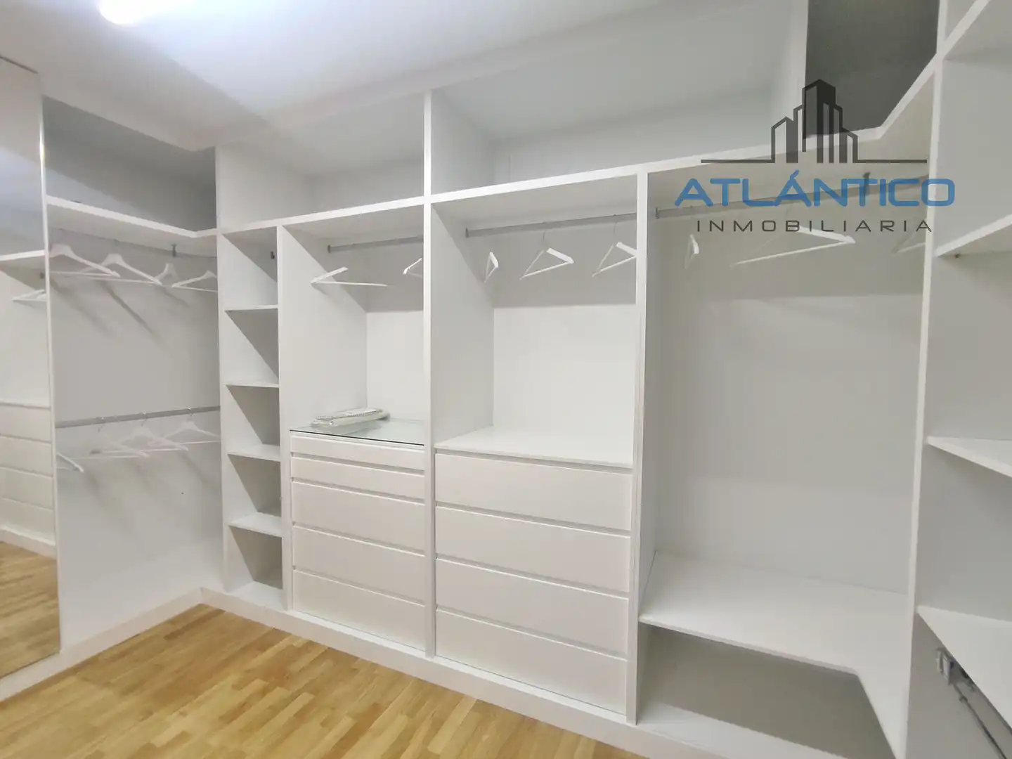 Wohnung zur Miete in Avenida de Bértoa, Carballo