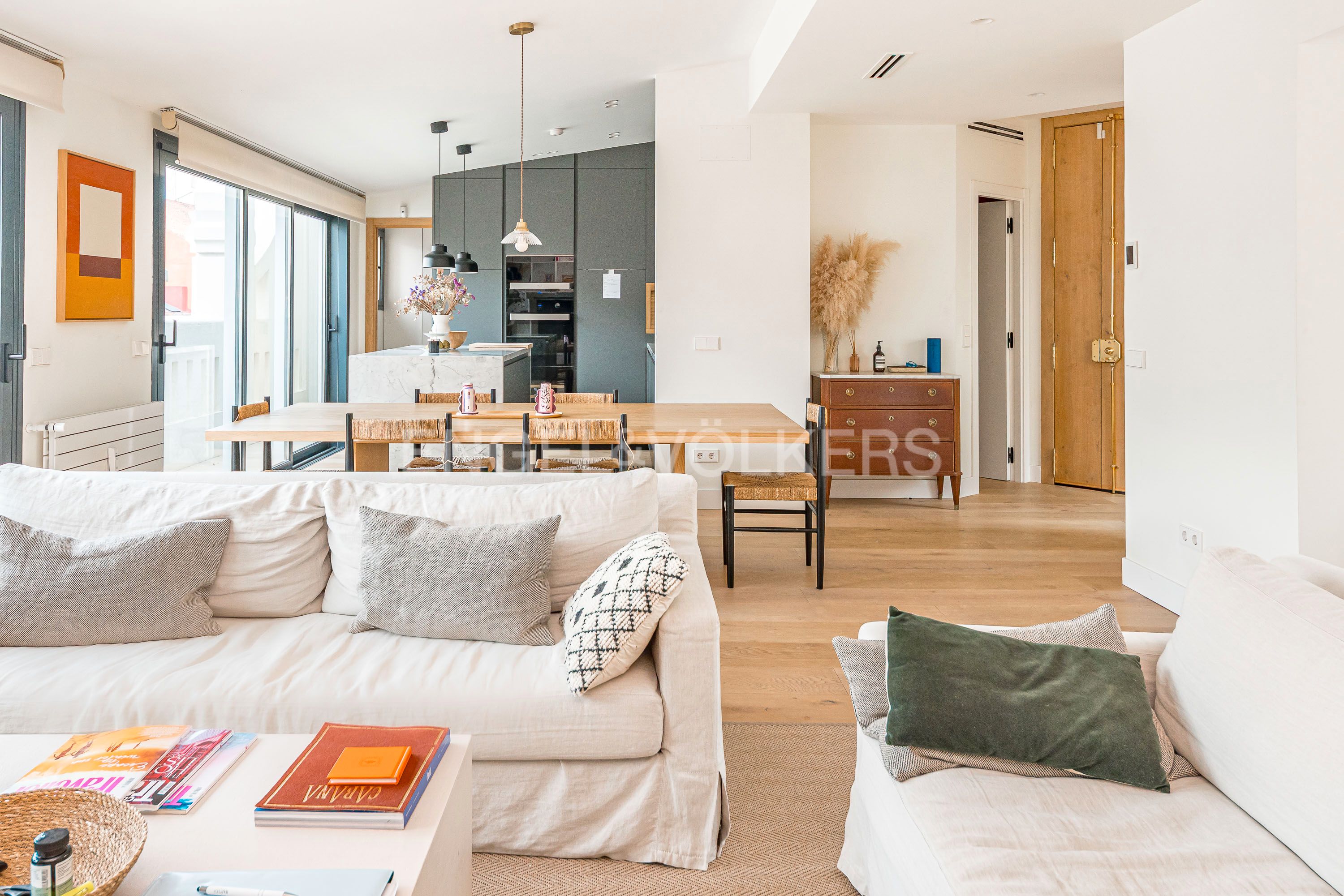 Sala d'estar de Apartament de lloguer en  Madrid Capital amb Aire condicionat, Calefacció i Terrassa