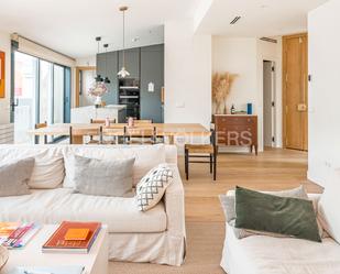 Sala d'estar de Apartament de lloguer en  Madrid Capital amb Aire condicionat, Calefacció i Terrassa