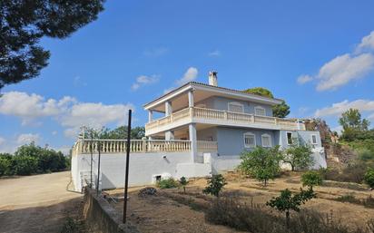 Außenansicht von Haus oder Chalet zum verkauf in Cheste mit Terrasse, Schwimmbad und Balkon