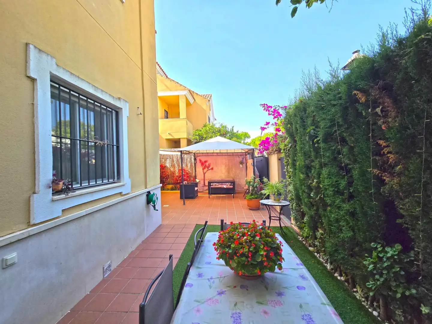 Jardín de Casa adosada en venta en Espartinas con Jardín privado, Terraza y Balcón