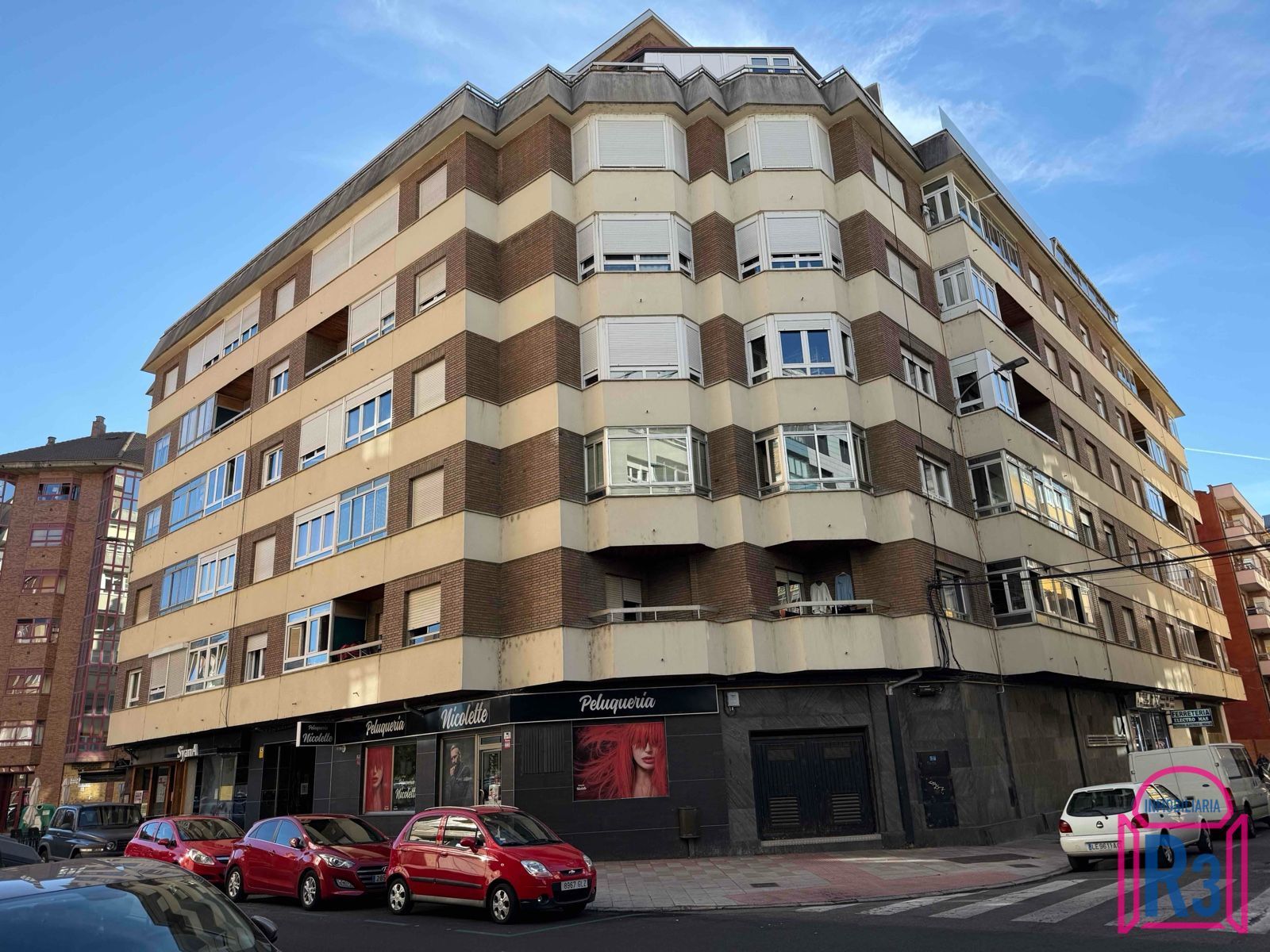 Vista exterior de Pis de lloguer en León Capital  amb Calefacció i Terrassa