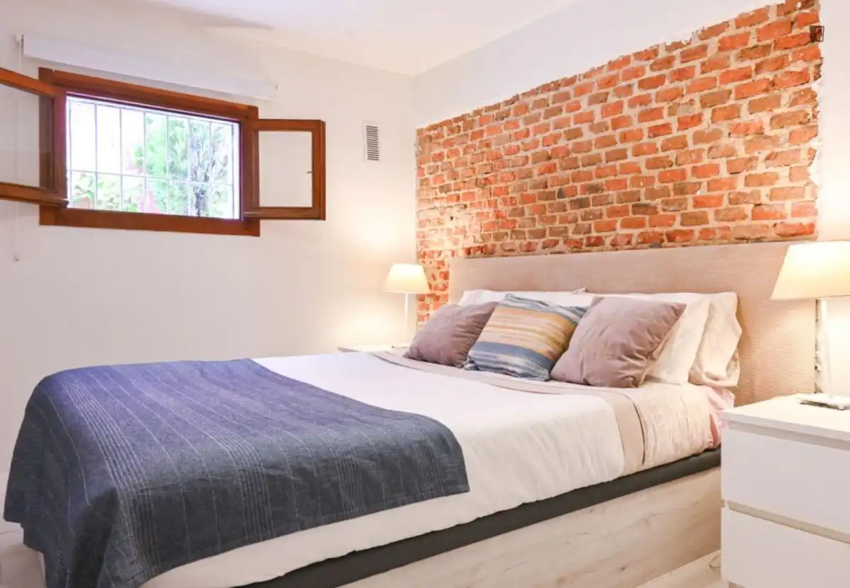 Dormitori de Apartament de lloguer en Madrid amb Calefacció, Moblat i Forn