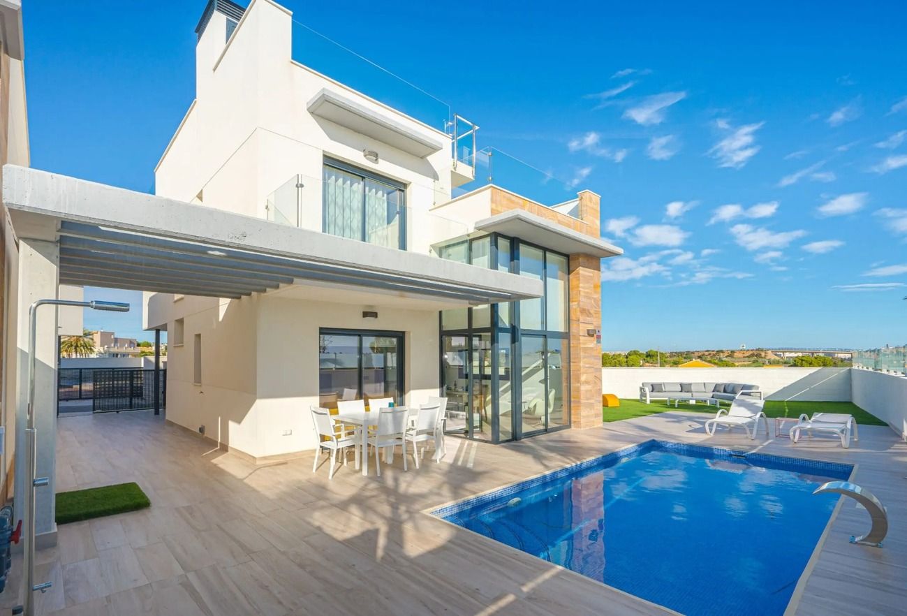 Exterior view of House or chalet for sale in Orihuela  with Swimming Pool