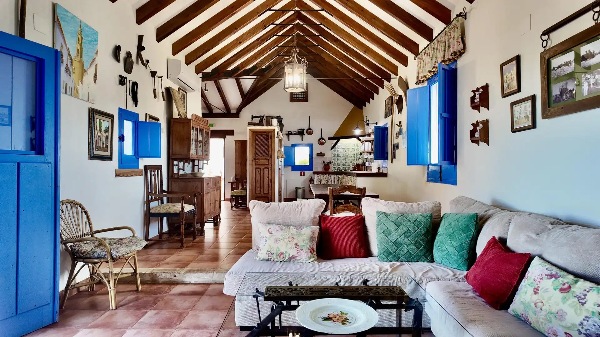 Sala de estar de Finca rústica en venta en Santaella con Aire acondicionado, Jardín privado y Terraza