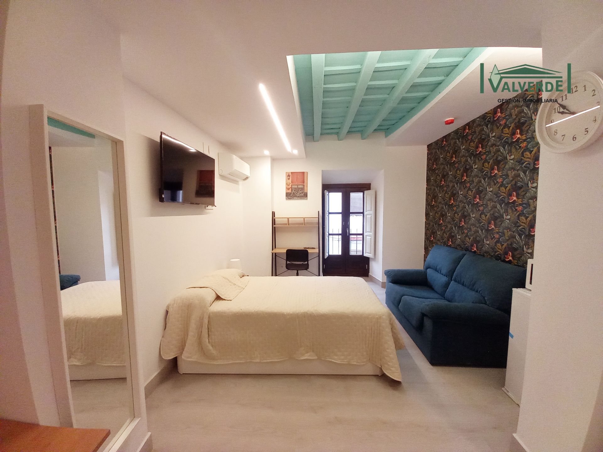 Habitación de Estudio de alquiler en  Granada Capital con Aire acondicionado, Calefacción y Amueblado