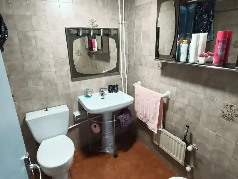 Bathroom of Flat for rent in  Granada Capital  with Air Conditioner and Balcony