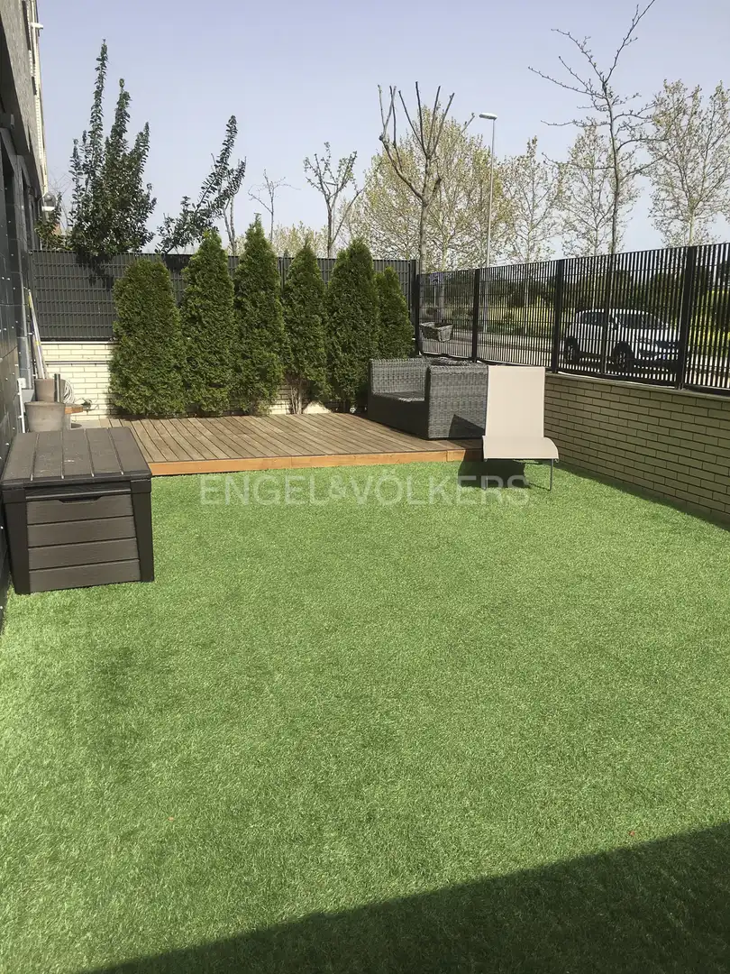 Terrassa de Pis de lloguer en Las Rozas de Madrid amb Aire condicionat, Calefacció i Jardí privat