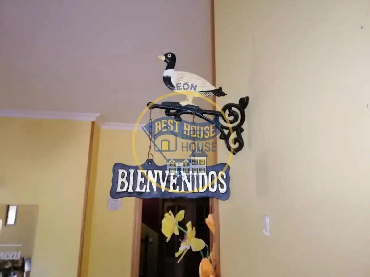 Edifici en venda en El Burgo Ranero  amb Alarma