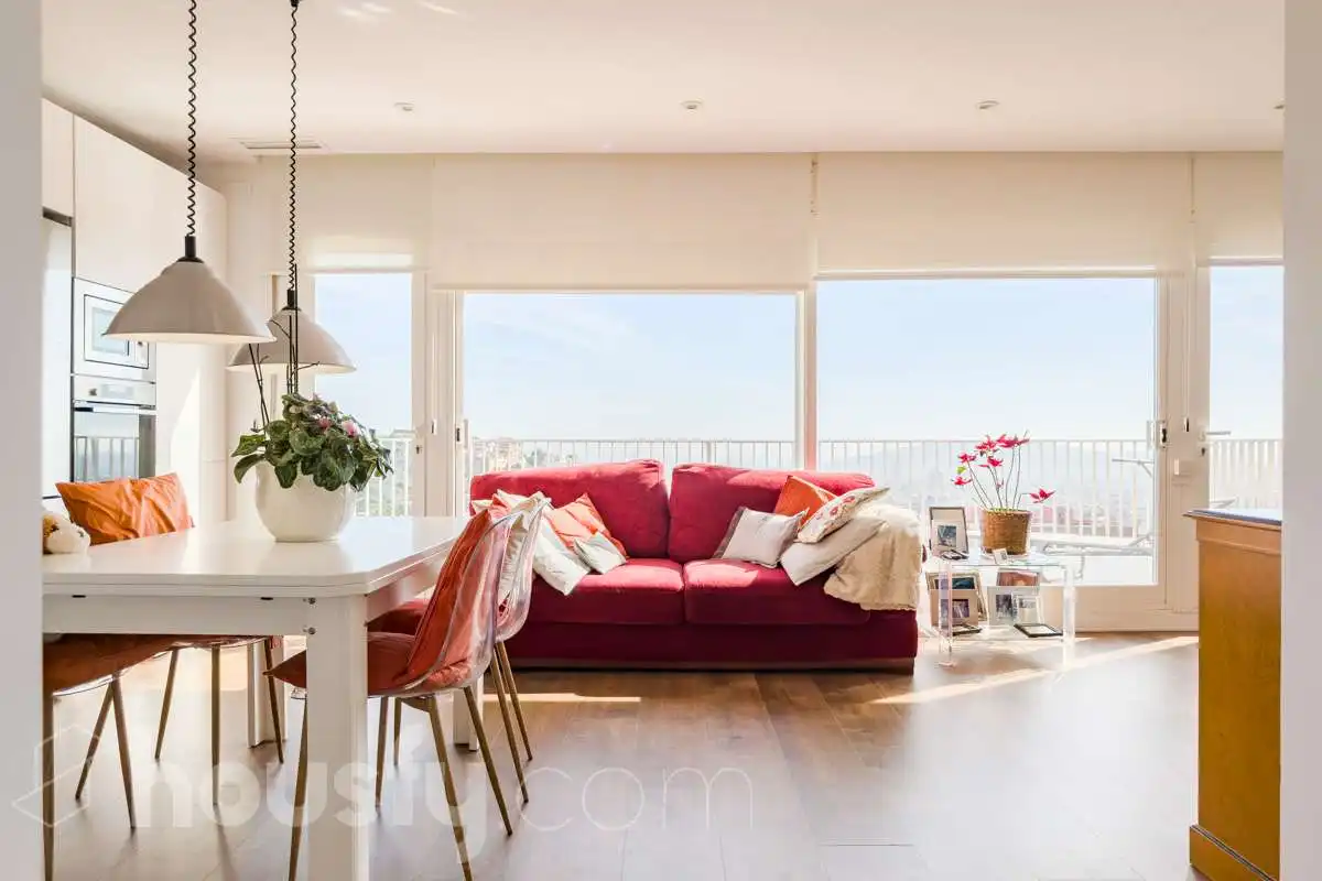 Sala d'estar de Casa o xalet en venda en Barcelona amb Aire condicionat, Calefacció i Jardí privat