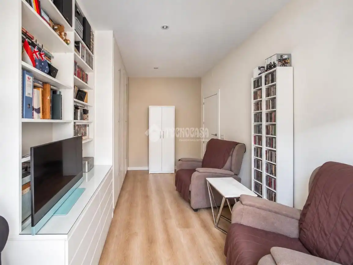 Bedroom of Flat for sale in Madrid  with Air Conditioner, Heating and Home automation