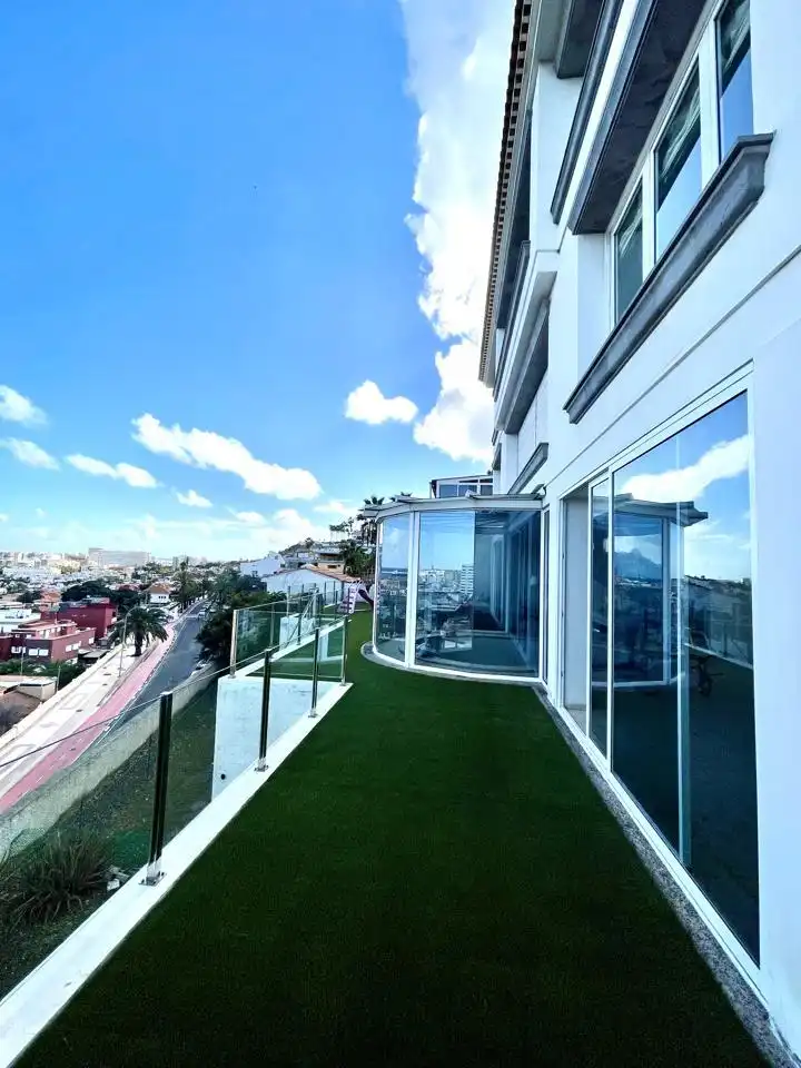 Terrassa de Casa o xalet en venda en Las Palmas de Gran Canaria amb Jardí privat, Terrassa i Piscina