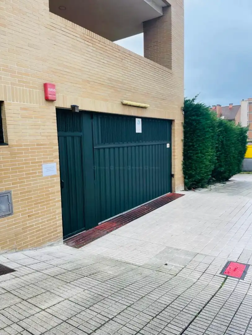 Aparcament de Garatge en venda en Gijón 