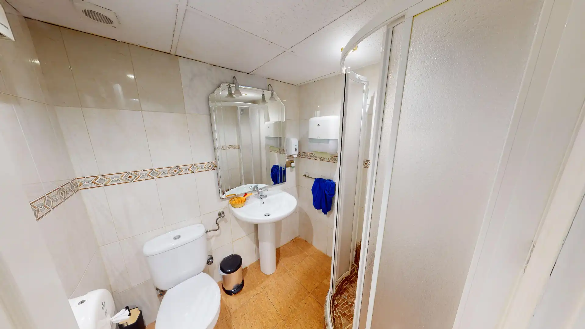 Baño de Local en venta en Albacete con Aire acondicionado, Calefacción y Amueblado