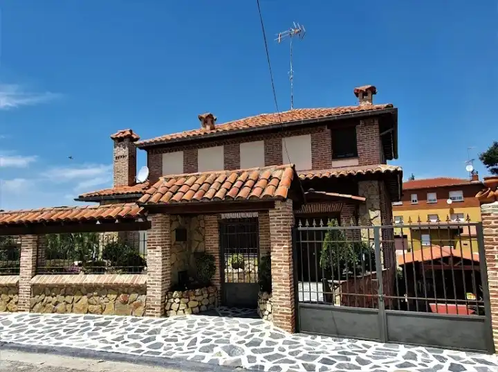 Chalet con terraza en venta en Calle Pinzón, imagen 2