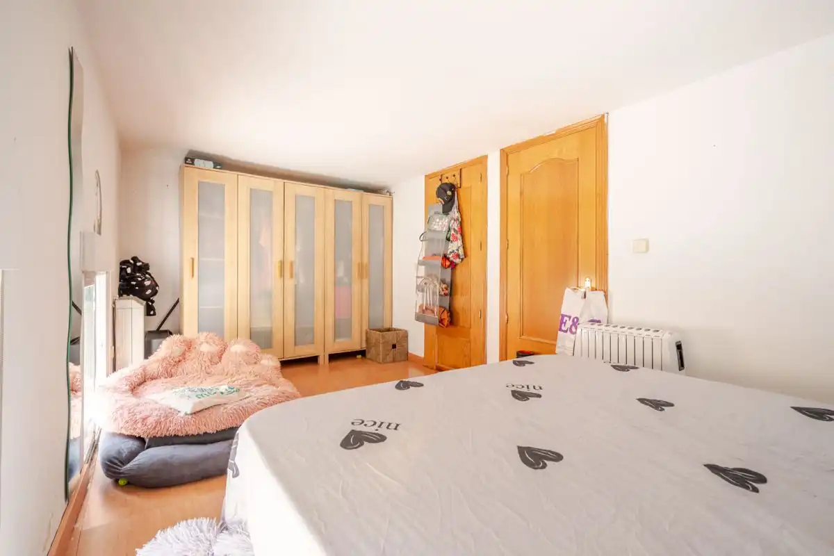 Dormitori de Planta baixa en venda en Madrid amb Calefacció, Terrassa i Balcó