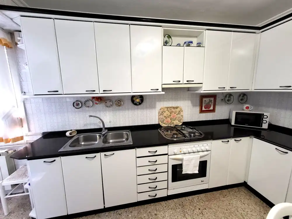 Kitchen of Flat for rent in Vigo   with Heating, Parquet flooring and Terrace